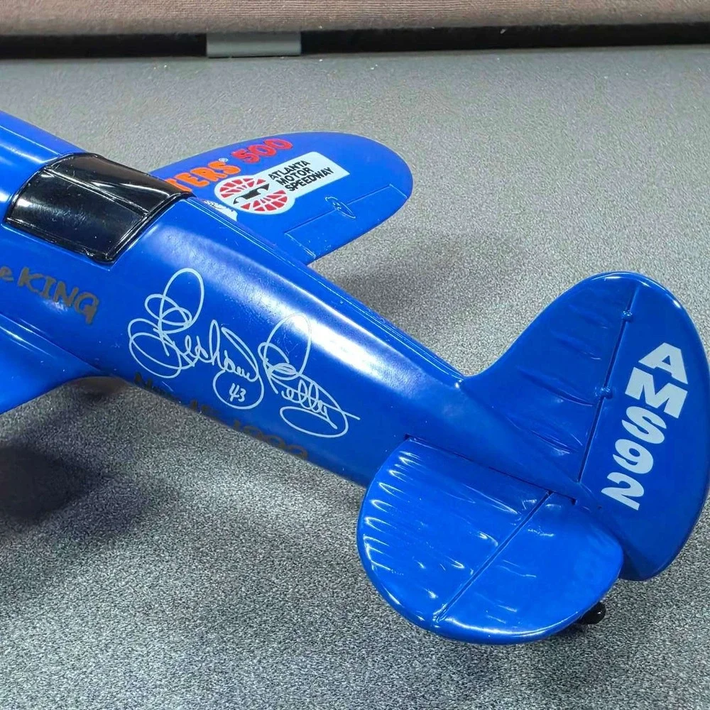 Richard Petty Tribute to the King Hooters 500 Airplane Blue Excellent 43 Decor